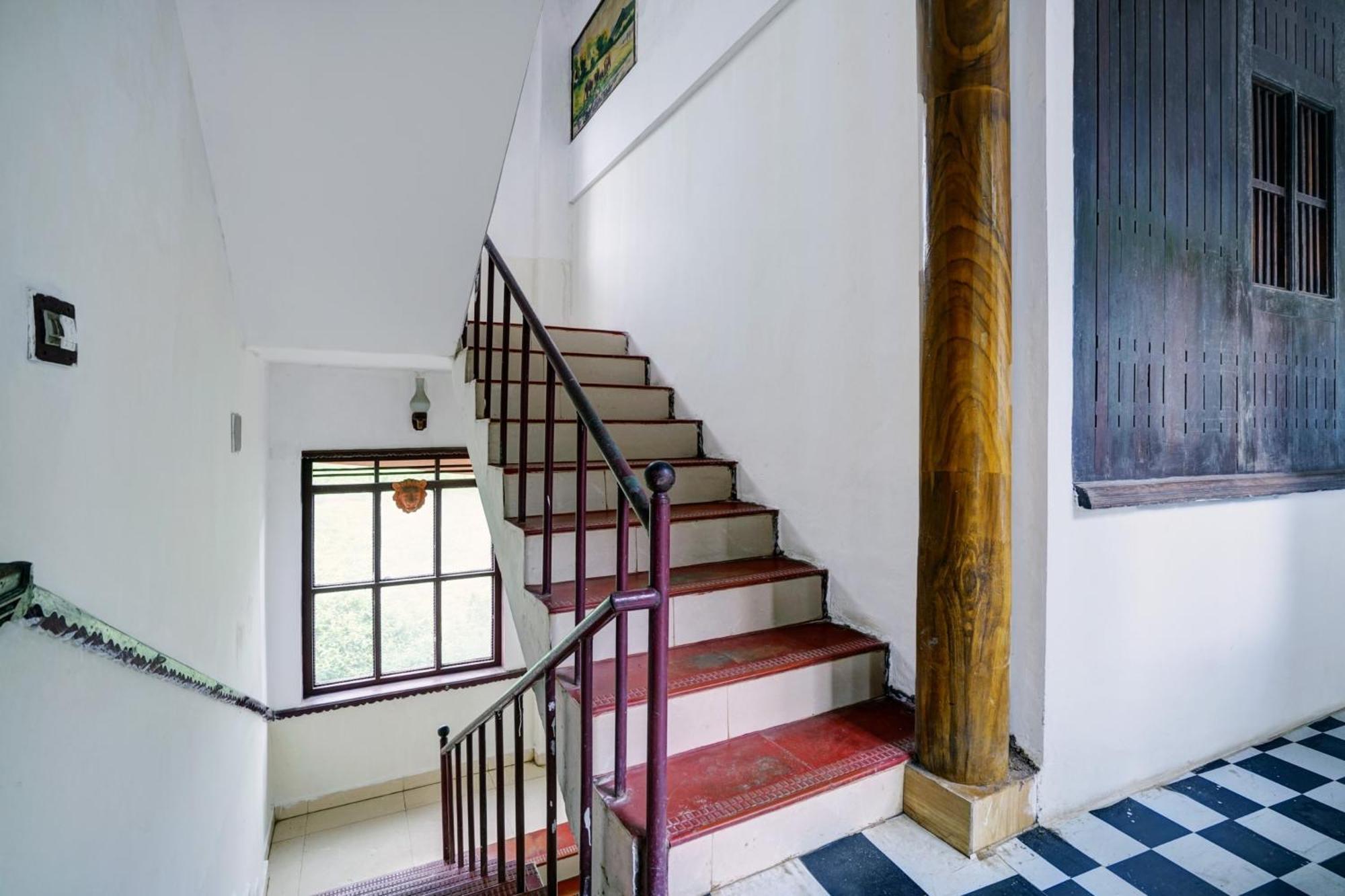 טקאדי Oyo Flagship Meadow View Inn מראה חיצוני תמונה